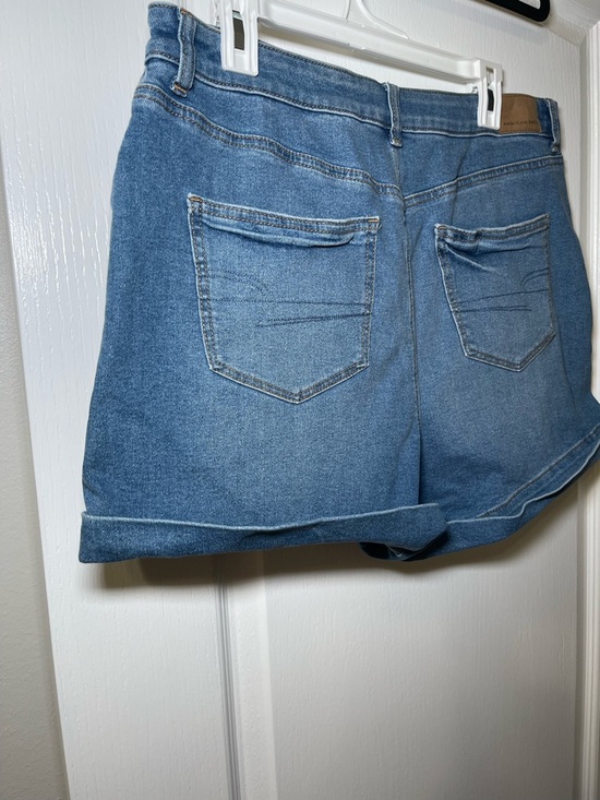 American Eagle Women’s Stretch Mom High Waisted Blue Denim Shorts Size 14 - Picture 3 of 16